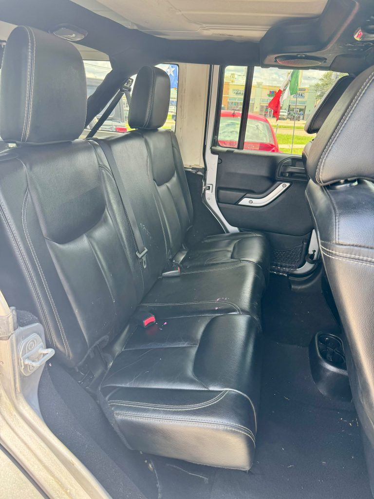2013 Jeep Wrangler Unlimited Sahara, Interior photo 8