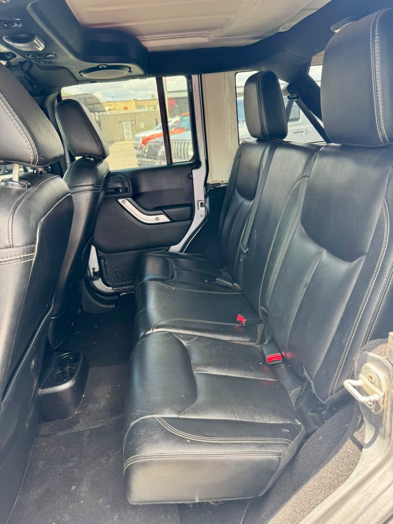 2013 Jeep Wrangler Unlimited Sahara, Interior photo 7