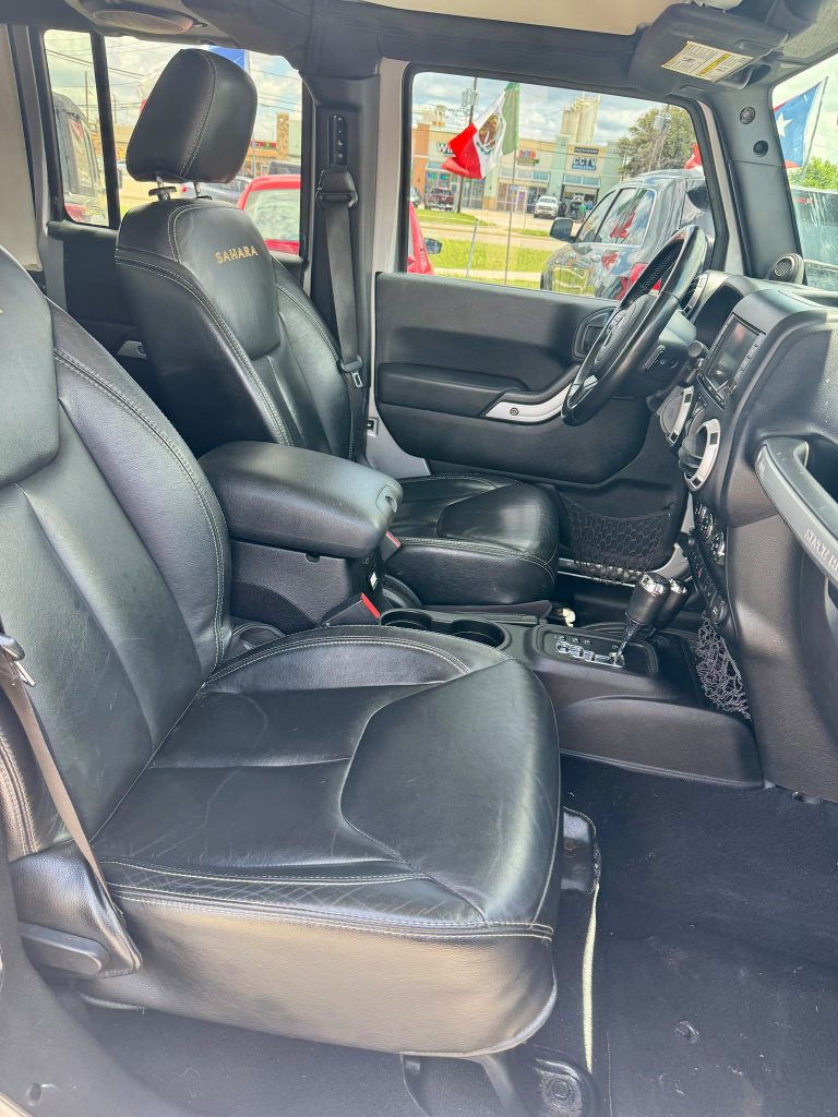 2013 Jeep Wrangler Unlimited Sahara, Interior photo 6