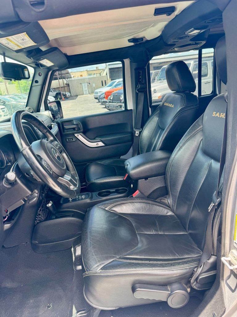 2013 Jeep Wrangler Unlimited Sahara, Interior photo 11