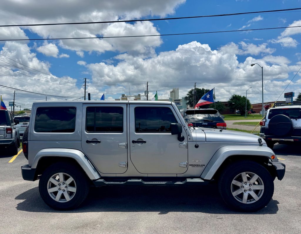 2013 Jeep Wrangler Unlimited Sahara, Exterior photo 3