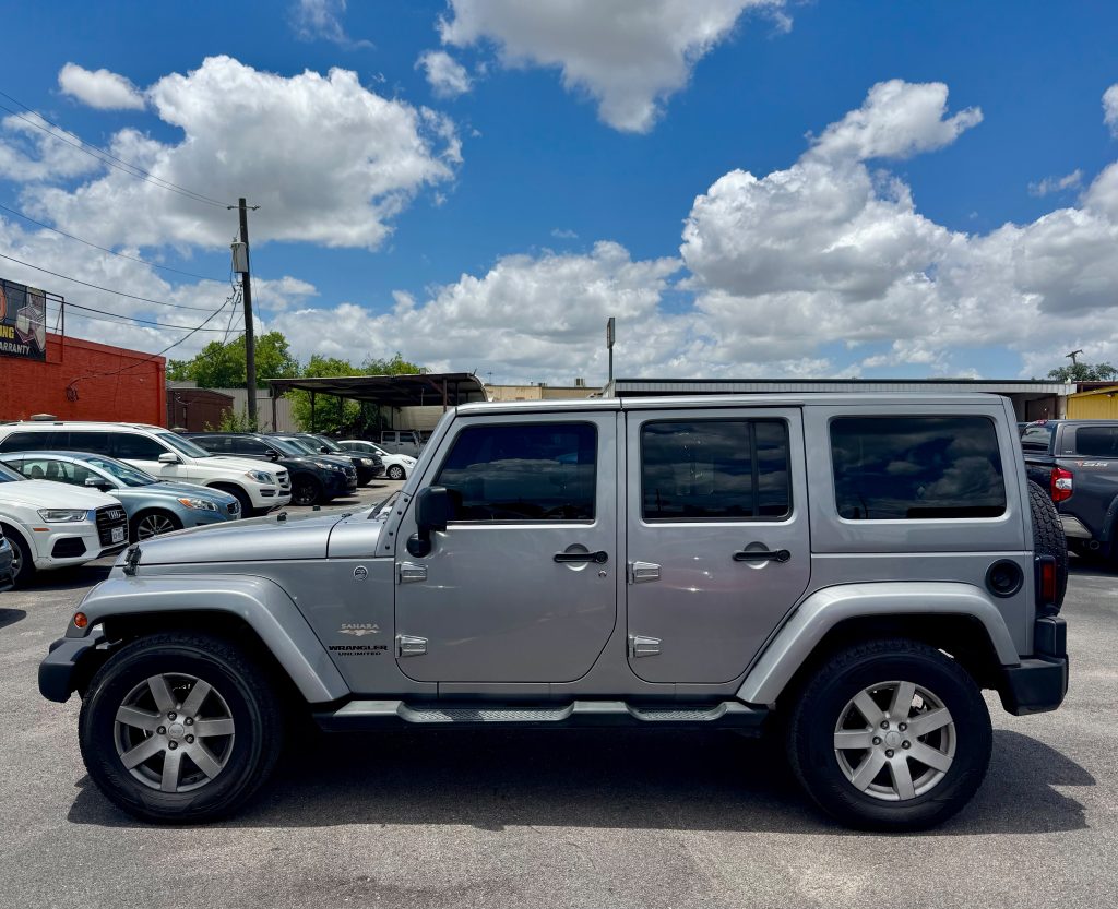 2013 Jeep Wrangler Unlimited Sahara, Exterior photo 4