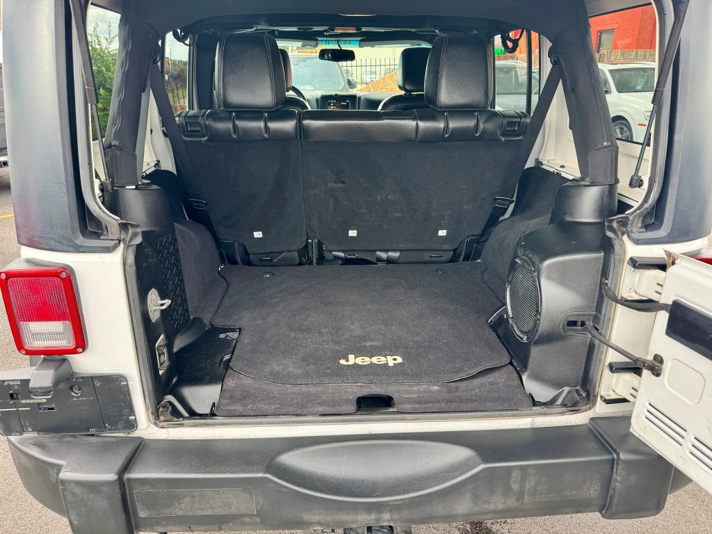 2013 Jeep Wrangler Unlimited Rubicon, Interior photo 12