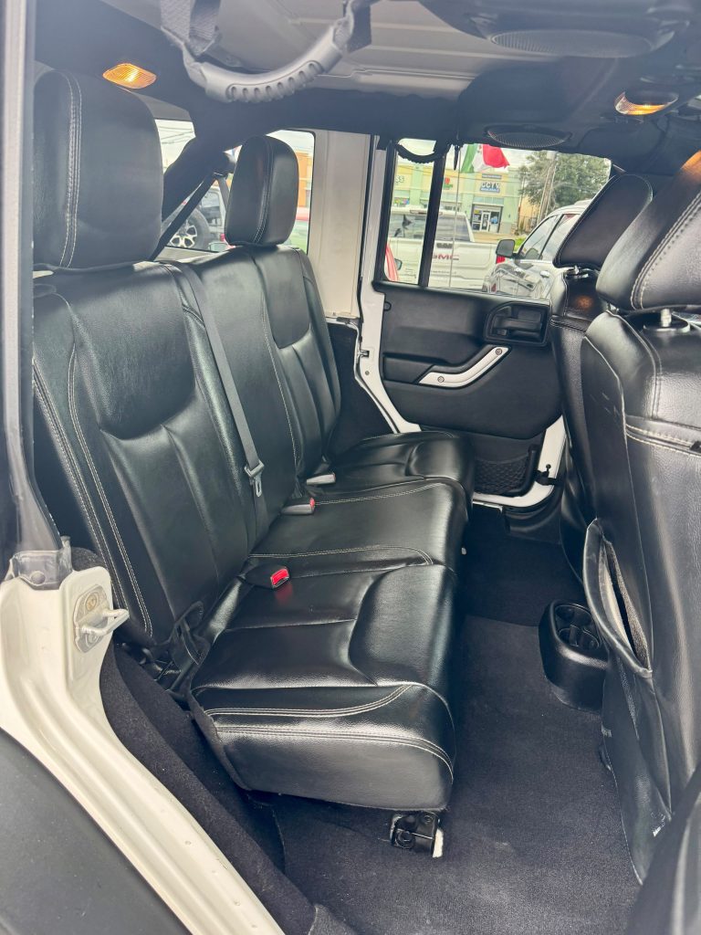 2013 Jeep Wrangler Unlimited Rubicon, Interior photo 16