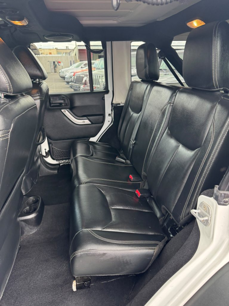 2013 Jeep Wrangler Unlimited Rubicon, Interior photo 9
