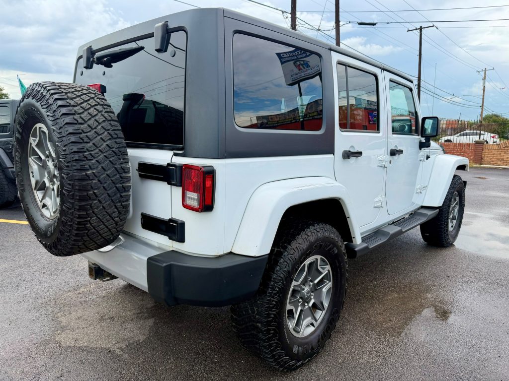 2015 Jeep Wrangler Unlimited Sahara, Exterior photo 11