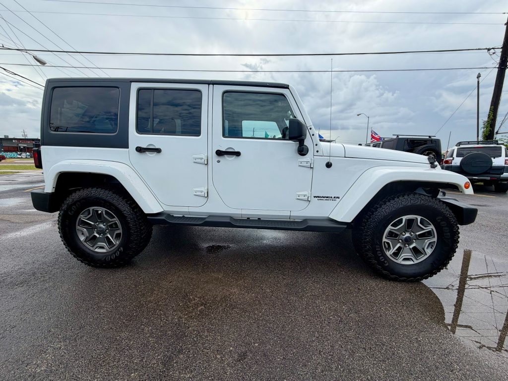 2015 Jeep Wrangler Unlimited Sahara, Exterior photo 10