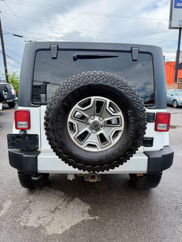 2015 Jeep Wrangler Unlimited Sahara, Exterior photo 9