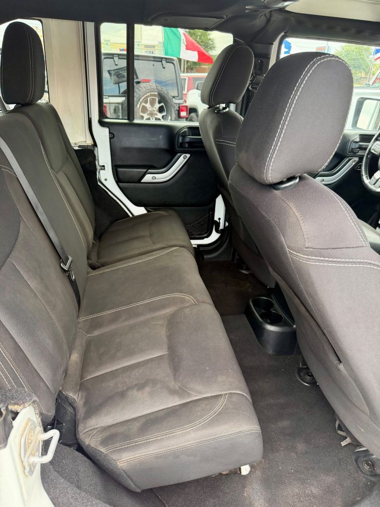 2015 Jeep Wrangler Unlimited Sahara, Interior photo 7