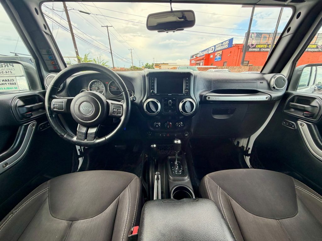 2015 Jeep Wrangler Unlimited Sahara, Interior photo 5