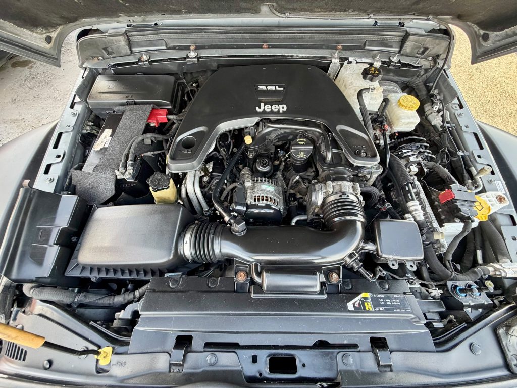 2018 Jeep Wrangler Unlimited Rubicon, Engine photo 9