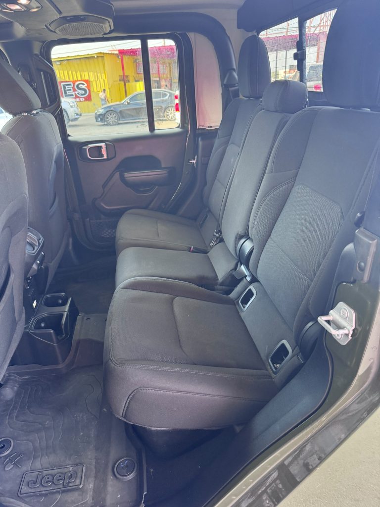 2023 Jeep Gladiator Willys, Interior photo 8